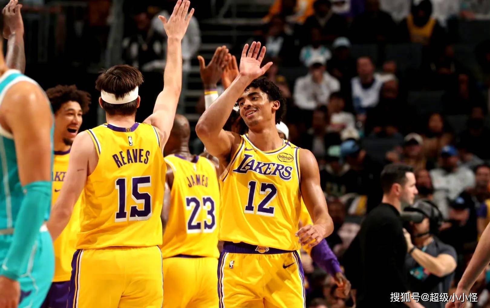 快船队主场大胜湖人,取得四连胜 快船队主场大胜湖人,取得四连胜