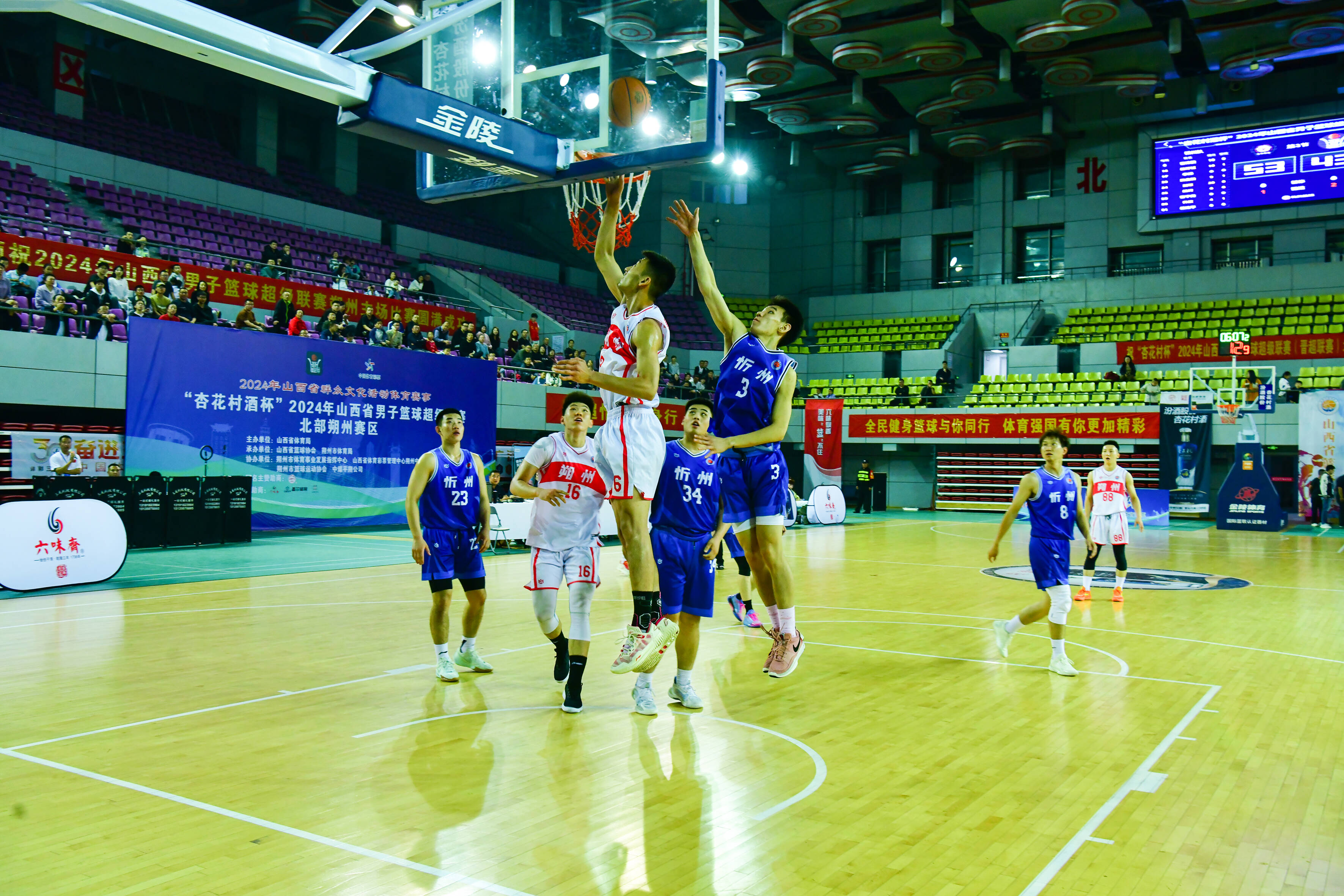 开云体育入口-球场上出现精彩抢断，球员技术高超