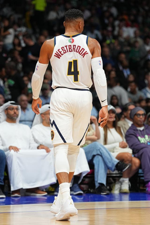 掘金队在季后赛中表现出色,令人瞩目 掘金队在季后赛中表现出色,令人瞩目