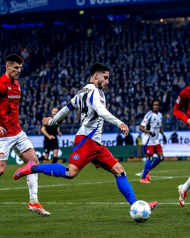 包含凯泽斯劳滕签下实力派外援,力图突破的词条 包含凯泽斯劳滕签下实力派外援,力图突破的词条