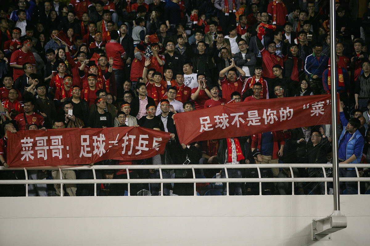 开云体育入口-包含紧张足球比赛即将开打，球迷们热情高涨期待胜利的词条