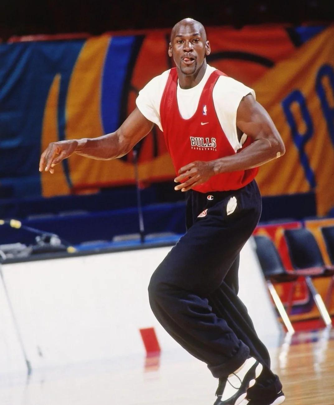 包含精彩逼人的篮球比赛让人沉迷其中的词条 包含精彩逼人的篮球比赛让人沉迷其中的词条