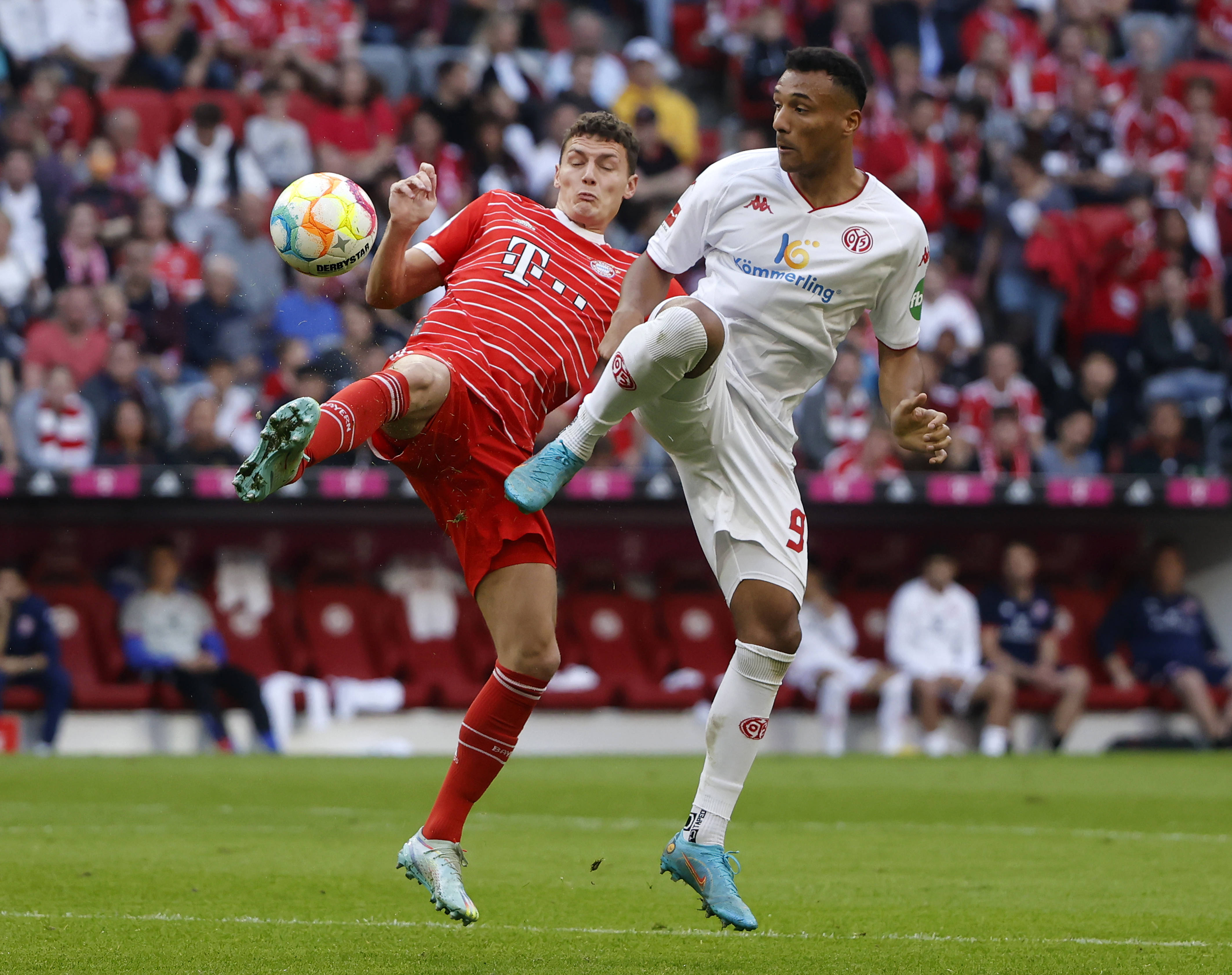 开云官网-足球世界璀璨时刻，拜仁慕尼黑一骑绝尘