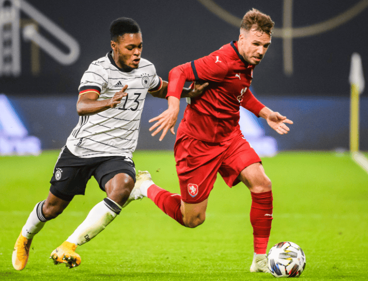 开云体育下载-强者之间对决，欧洲足球赛事精彩依旧的简单介绍