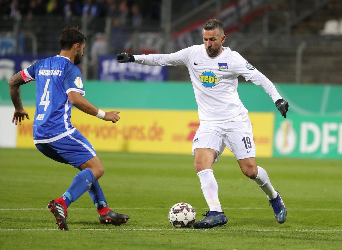 开云体育官方网站-关于沙尔克坚守榜首宝座，大胜柏林赫塔的信息