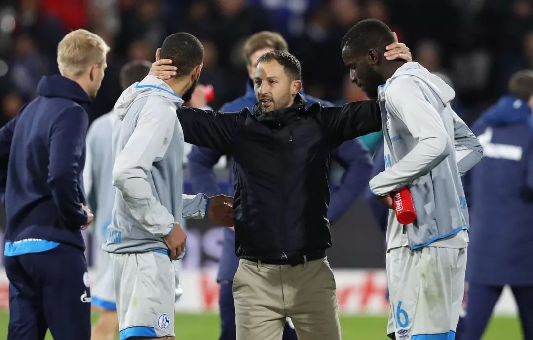 开云体育平台APP-沙尔克主教练对球员们的训练态度感到满意的简单介绍