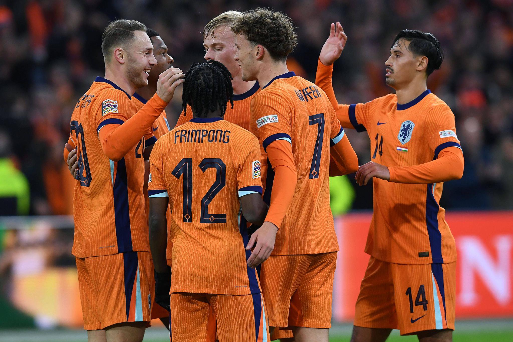 开云体育中国-荷兰门将表现抢眼，助球队晋级