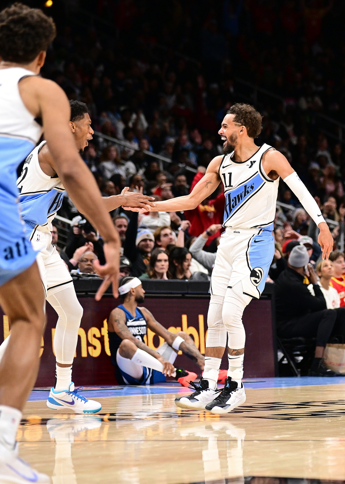 开云体育中国-老鹰主场不敌森林狼，遭遇两连败的简单介绍