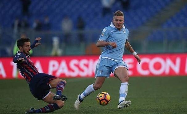 维罗纳球队备战遇困难，教练组紧急调整策略