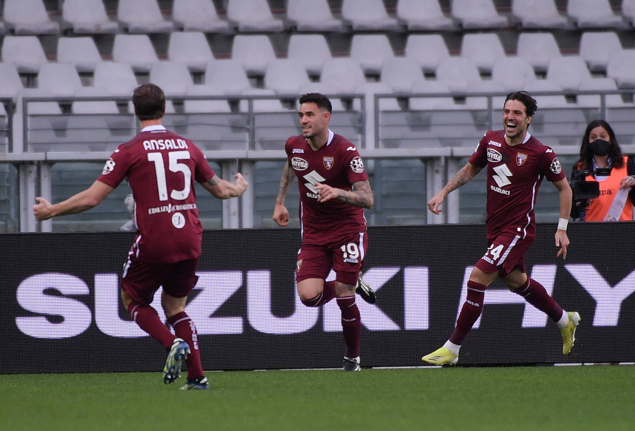 亚特兰大全力以赴,取得胜利 亚特兰大全力以赴,取得胜利