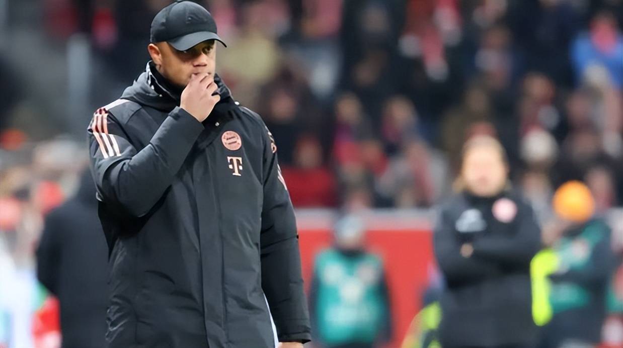 开云体育官方网站-包含拜仁慕尼黑队员训练场上拼搏，积极备战的词条