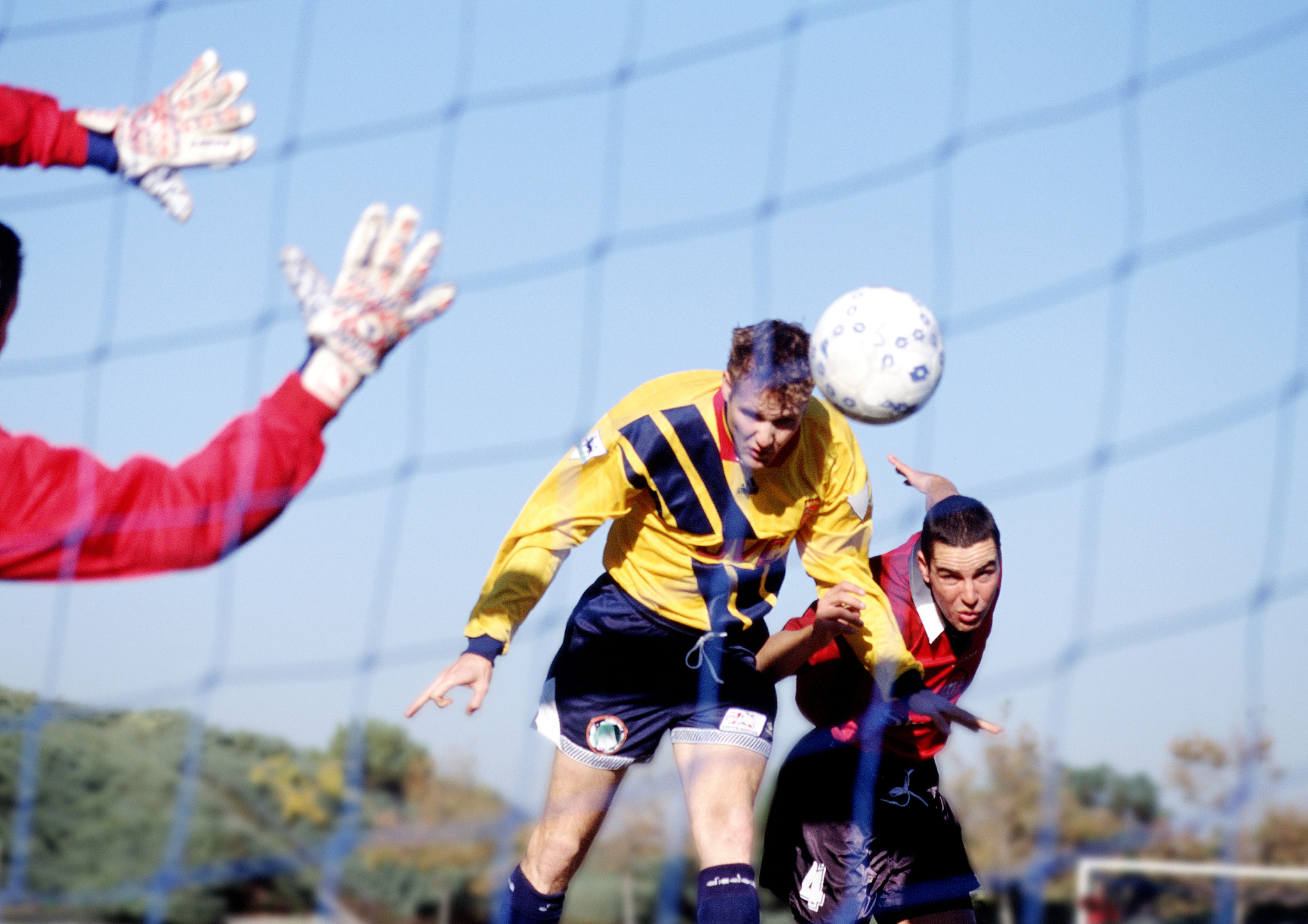 比赛中球队展现出顽强的战斗意志