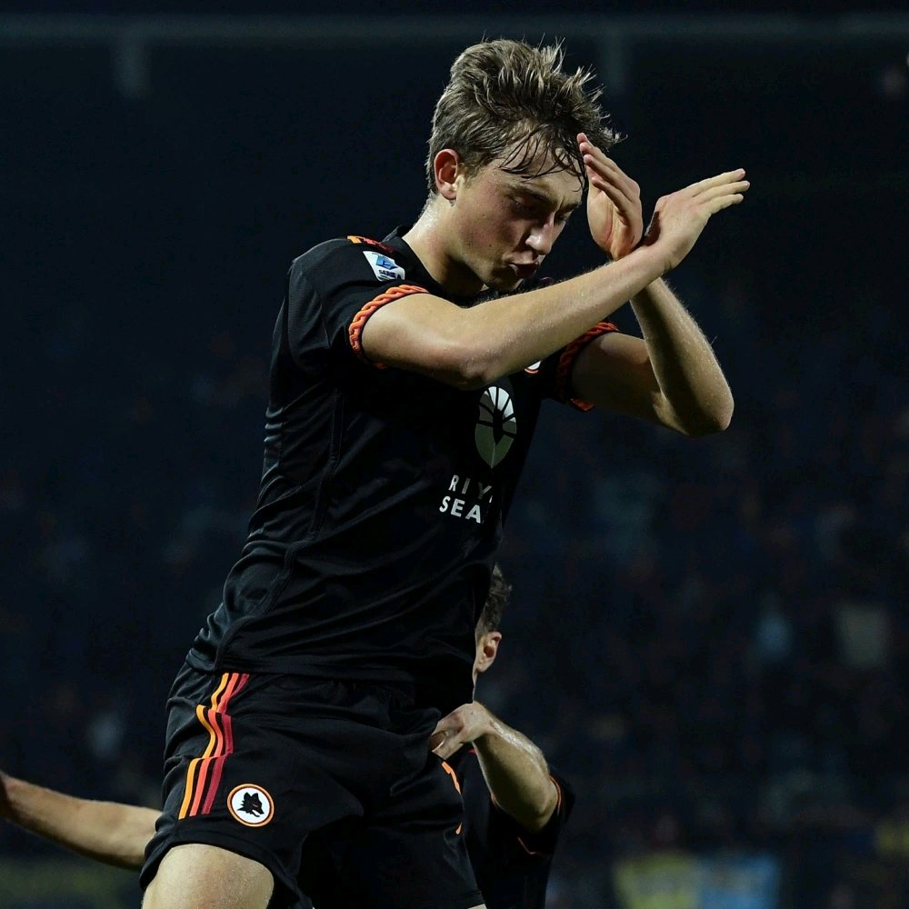 开云体育app-网球赛事中曼联战胜对手成功落败