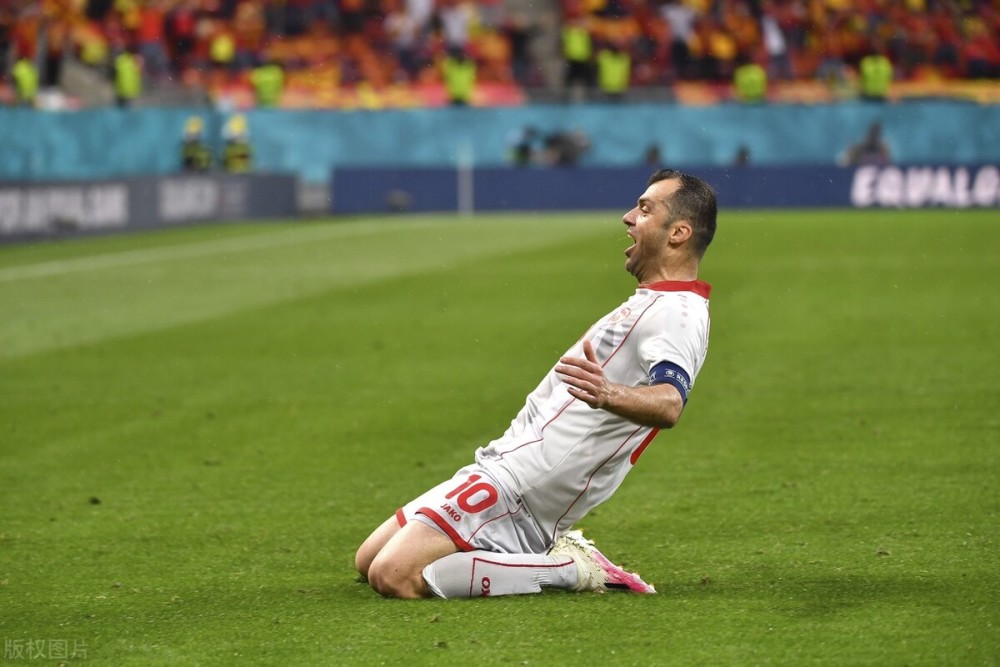 包含面对国家队，国家队上演历史性一战的词条