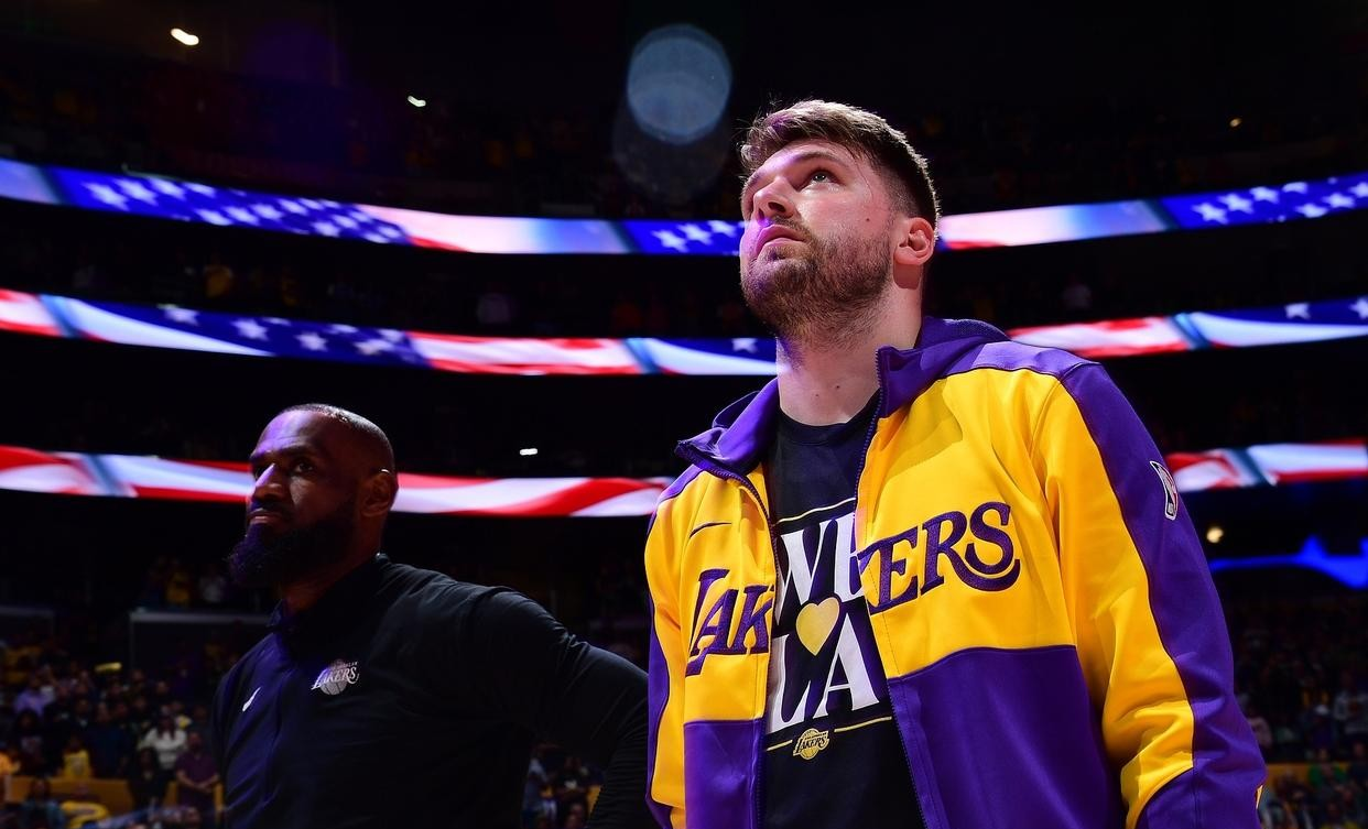 开云官网-关于湖人大将战平劲敌，延续连胜纪录，守住西部头名的信息