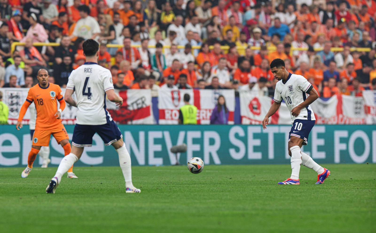 开云体育APP下载-欧洲国际足球比赛中的精湛技艺