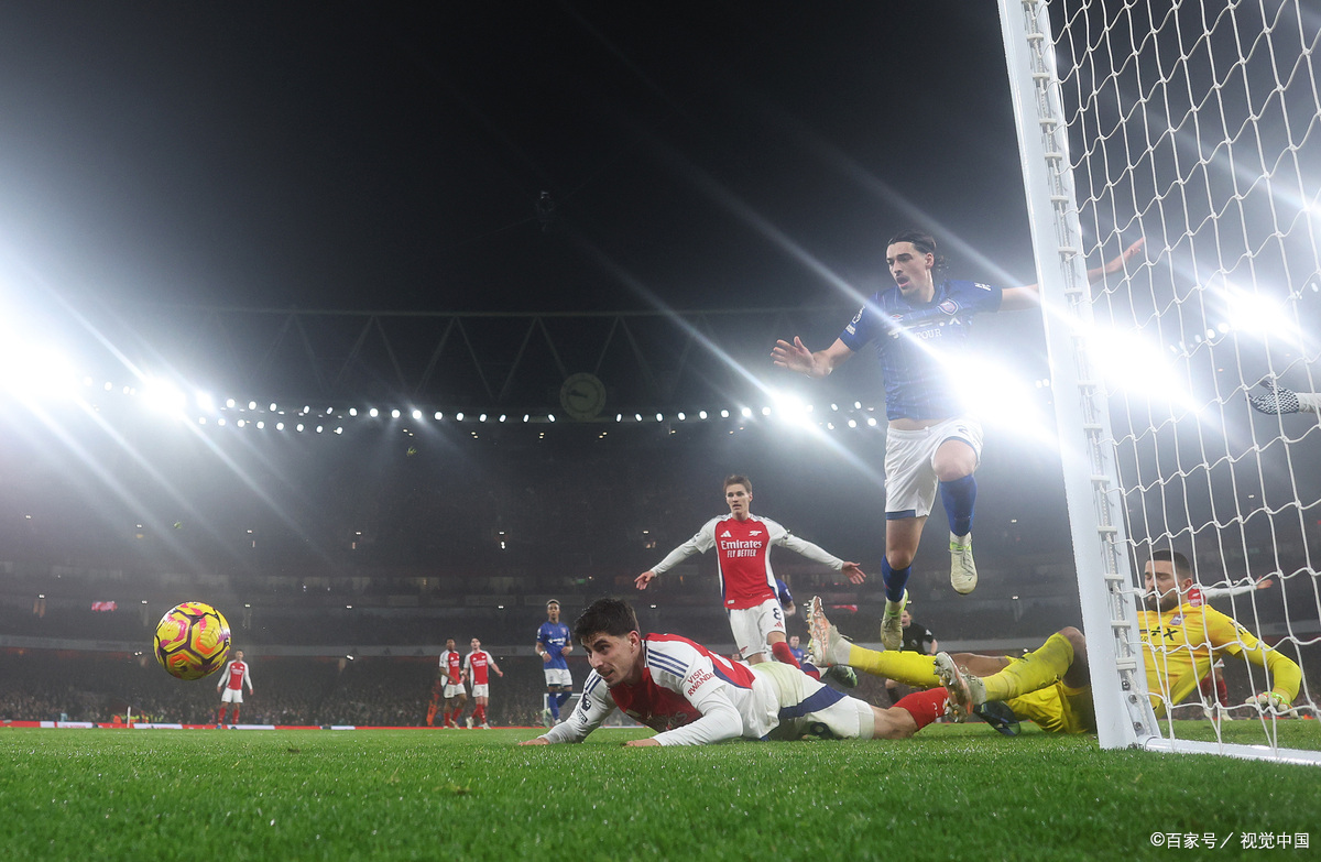 球队在比赛中打出了激烈的进攻