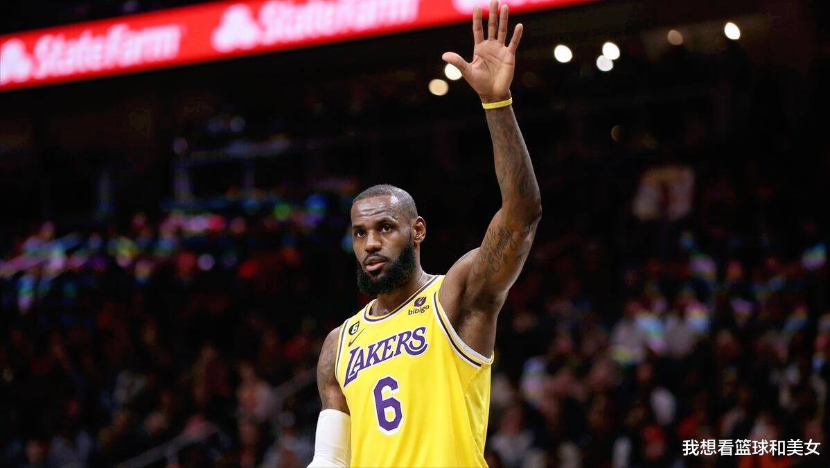 开云下载-湖人队老将归队，球队士气大振的简单介绍