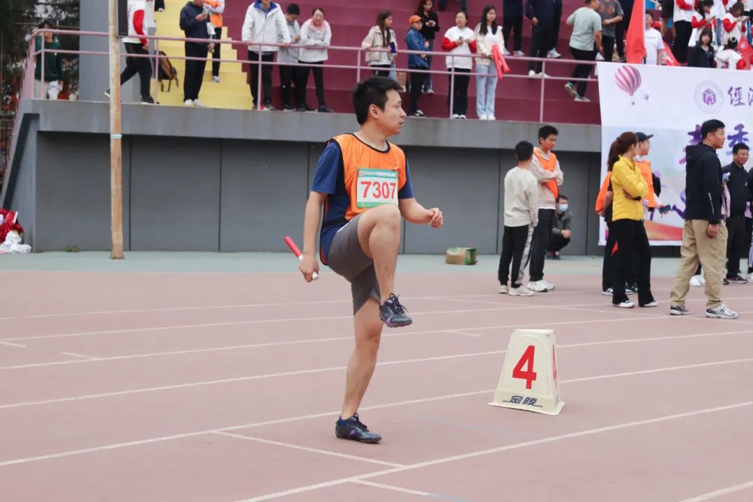 开云体育在线-激情澎湃！运动员们拼尽全力追逐梦想