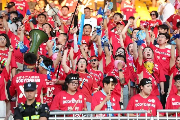 开云体育app-角逐激烈，球队团结合作备战的简单介绍