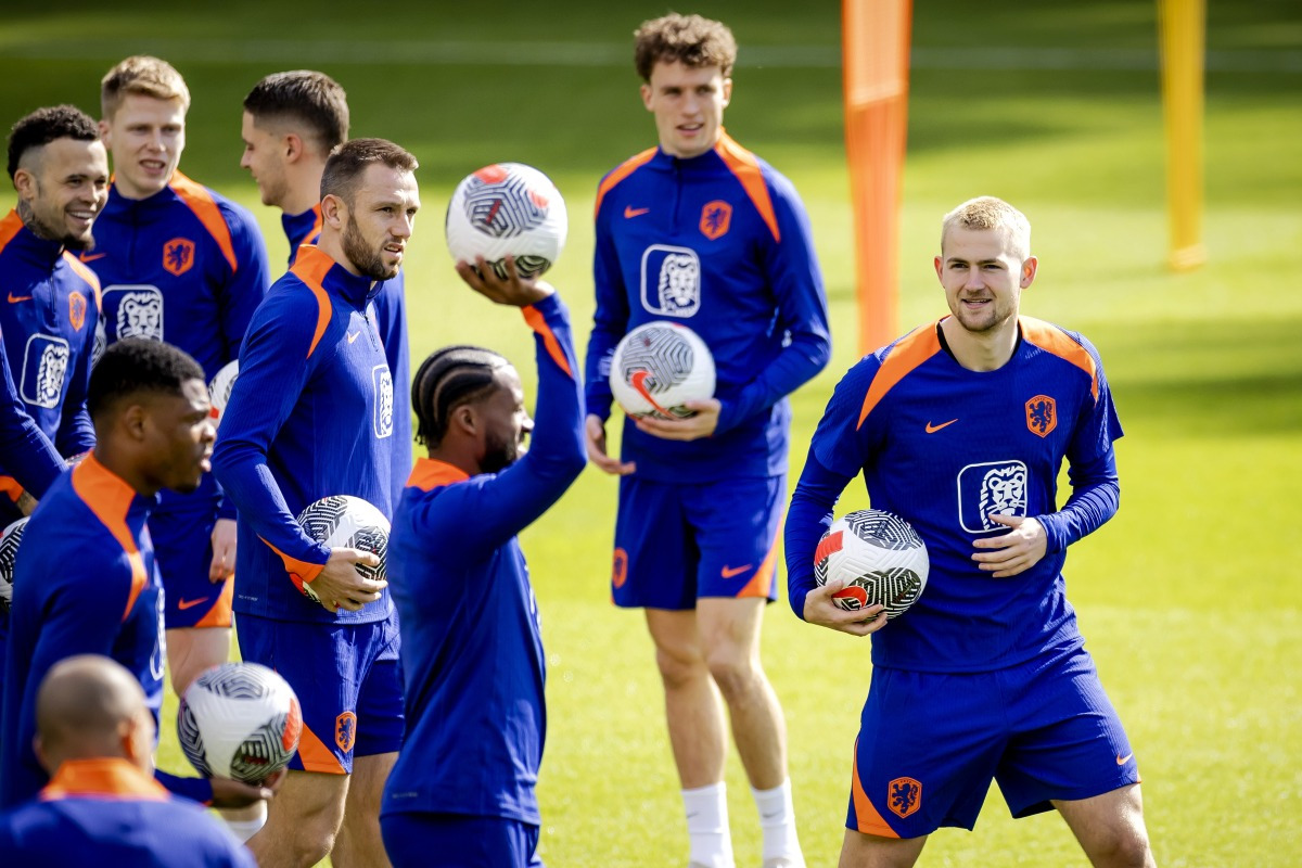 开云下载-精彩对决，球员们展现出色技术和拼搏精神