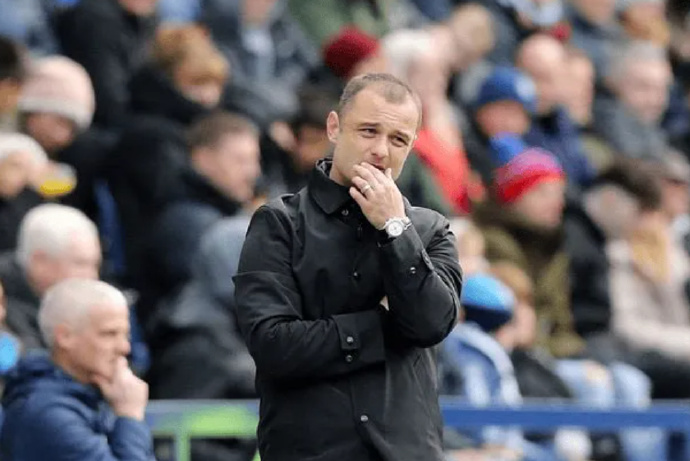 开云体育平台APP-雷丁主场大捷，逆转维冈晋级英冠