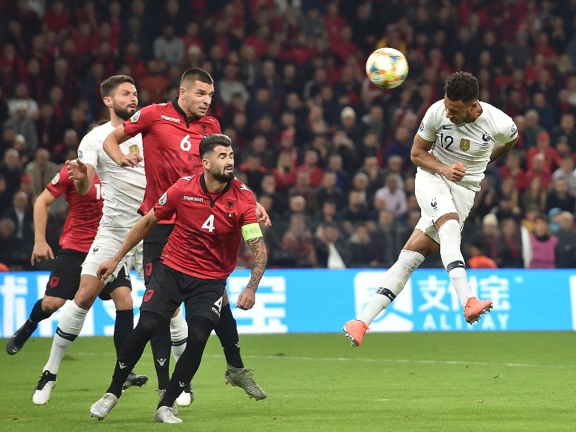 开云平台-包含欧洲足球精英云集，四队将在半决赛中决一胜负的词条