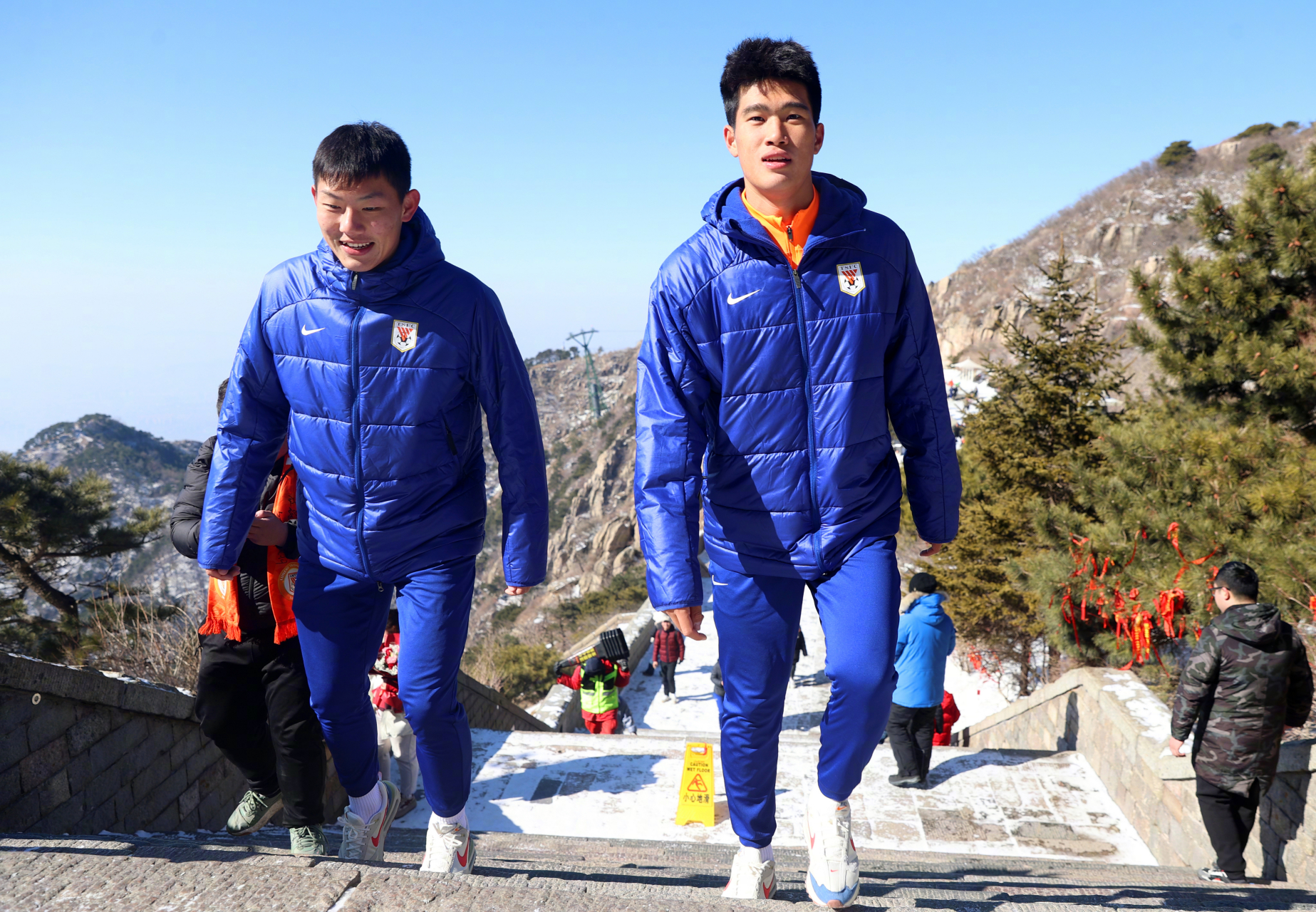 开云体育下载-山东队新赛季表现出色，携手取得胜利