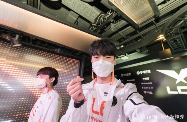 DFM轻取EDG,Chovy团战一打五小组赛2:0(广州) DFM轻取EDG,Chovy团战一打五小组赛2:0(广州)