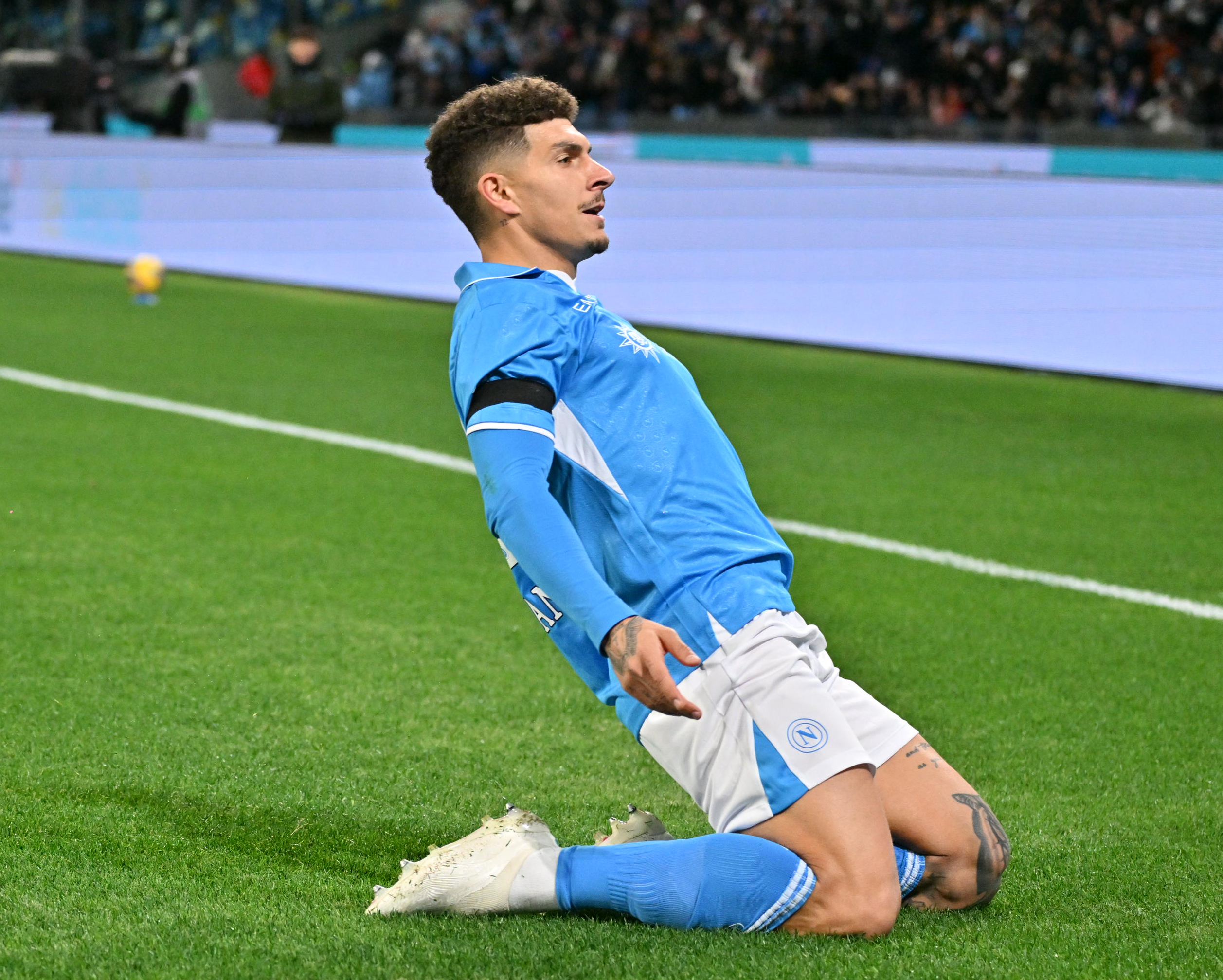 包含意甲赛场精彩绝伦,球员拼尽全力赛出风采的词条 包含意甲赛场精彩绝伦,球员拼尽全力赛出风采的词条