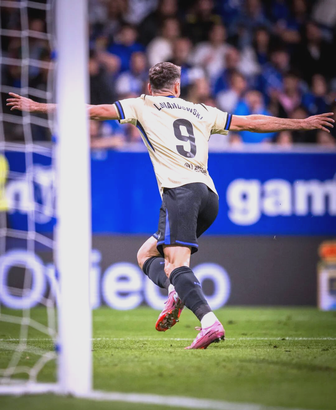 开云体育登录-马赛翻盘巴萨，莱万绝境逆转